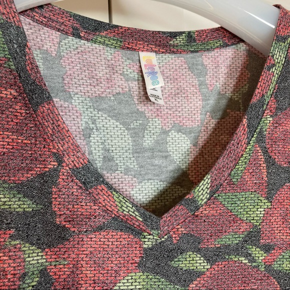 LuLaRoe ChristyT V-Neck Shirt Sleeve Tee Muted Red Rose Print Grey Pattern NEW - Picture 4 of 6